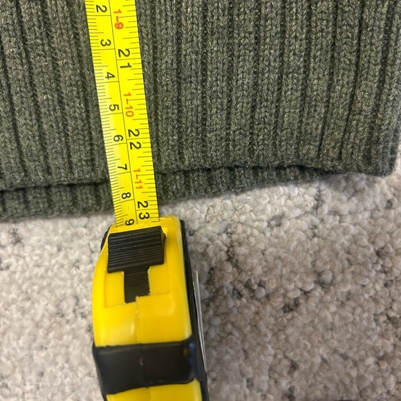 L.L Bean XS green light intentional fade cable knit cotton sweater in great cond - Picture 6 of 9